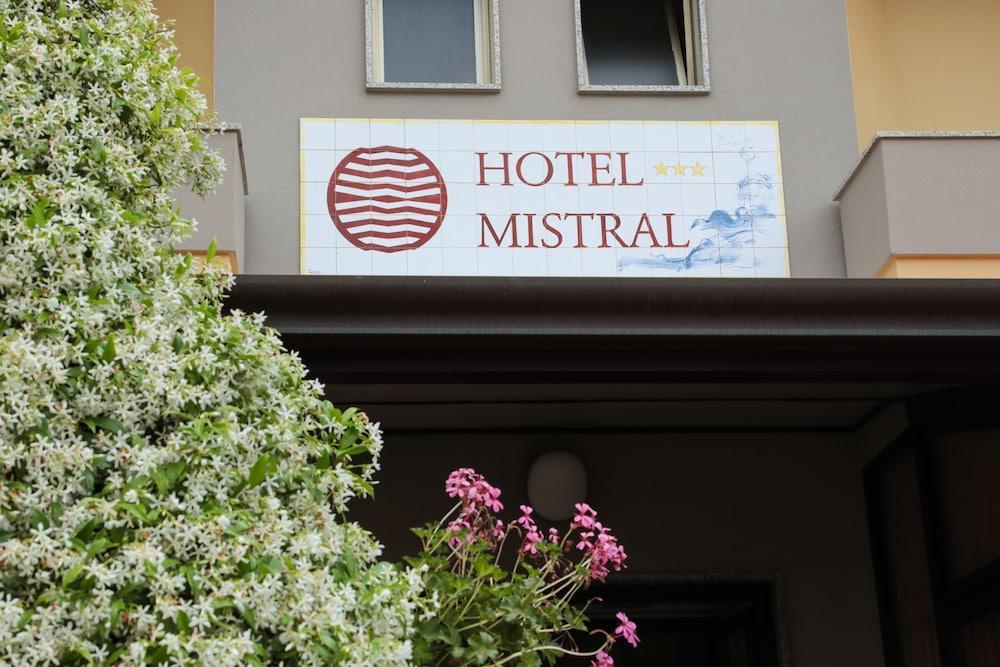Hotel Mistral Альгеро Екстер'єр фото