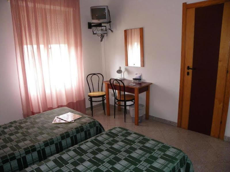 Hotel Mistral Альгеро Екстер'єр фото